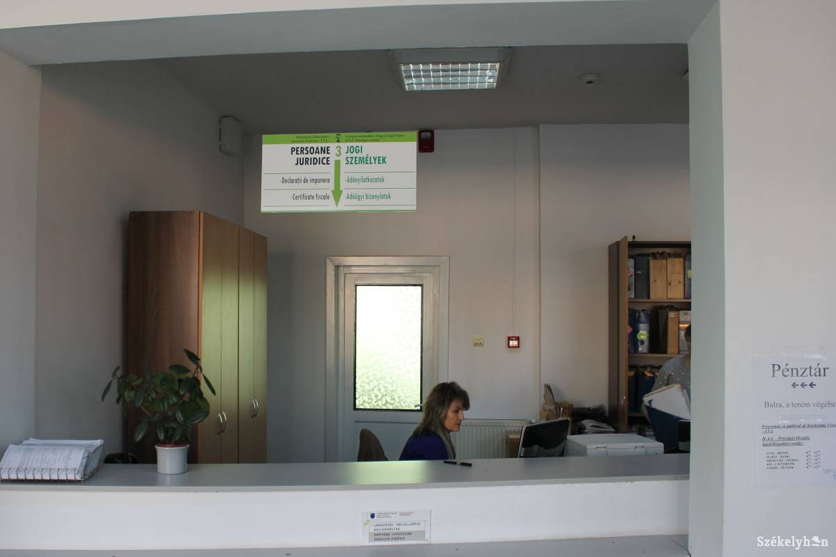 Adókat, illetékeket a Fürdő utcai épület pénztárában lehet fizetni •  Fotó: Gergely Imre