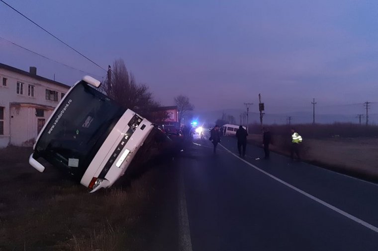 Ütközés autóbusszal – több személy is megsérült