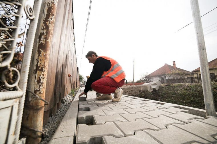 Járdaépítések és útjavítások Gyergyószéken