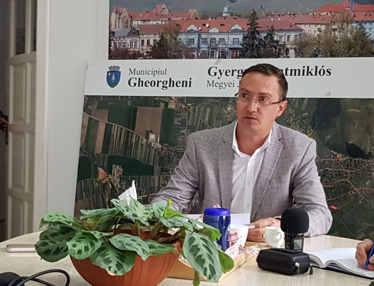 Szószegéssel vádolja az EMSZ az RMDSZ-hez átállt gyergyószentmiklósi polgármestert