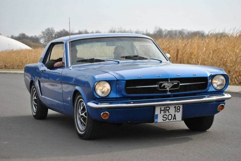 A Garage Petrol Steam „flotta” egyik büszkesége a kék Mustang 