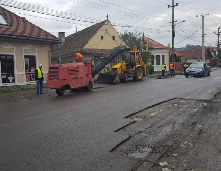 Az eső miatt csúszik a munka