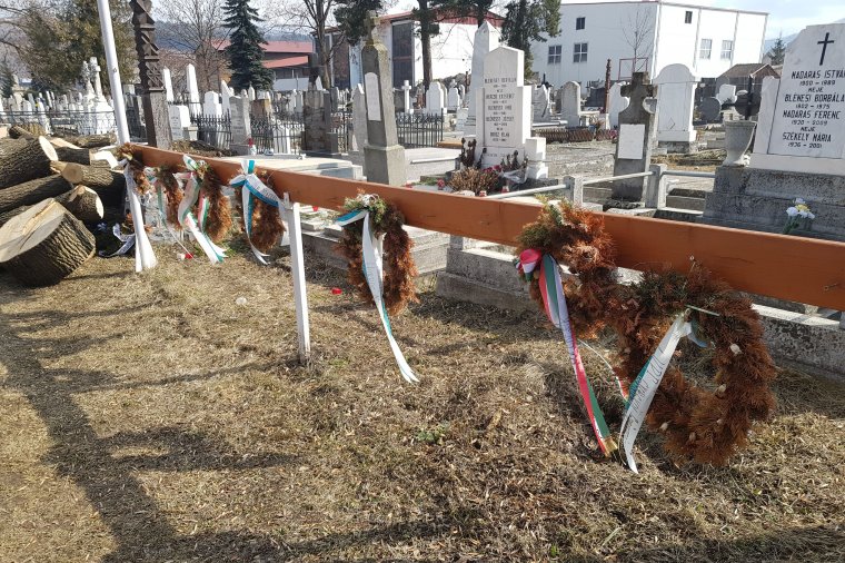 Október 23. ünneprontó koszorúi