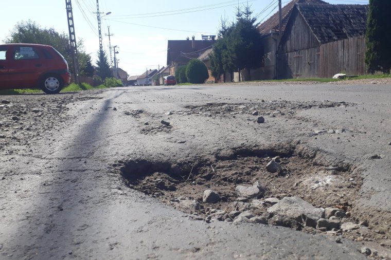 Elkezdik a teherforgalmi út javítását, folytatódnak az infrastrukturális beruházások Gyergyószentmiklóson