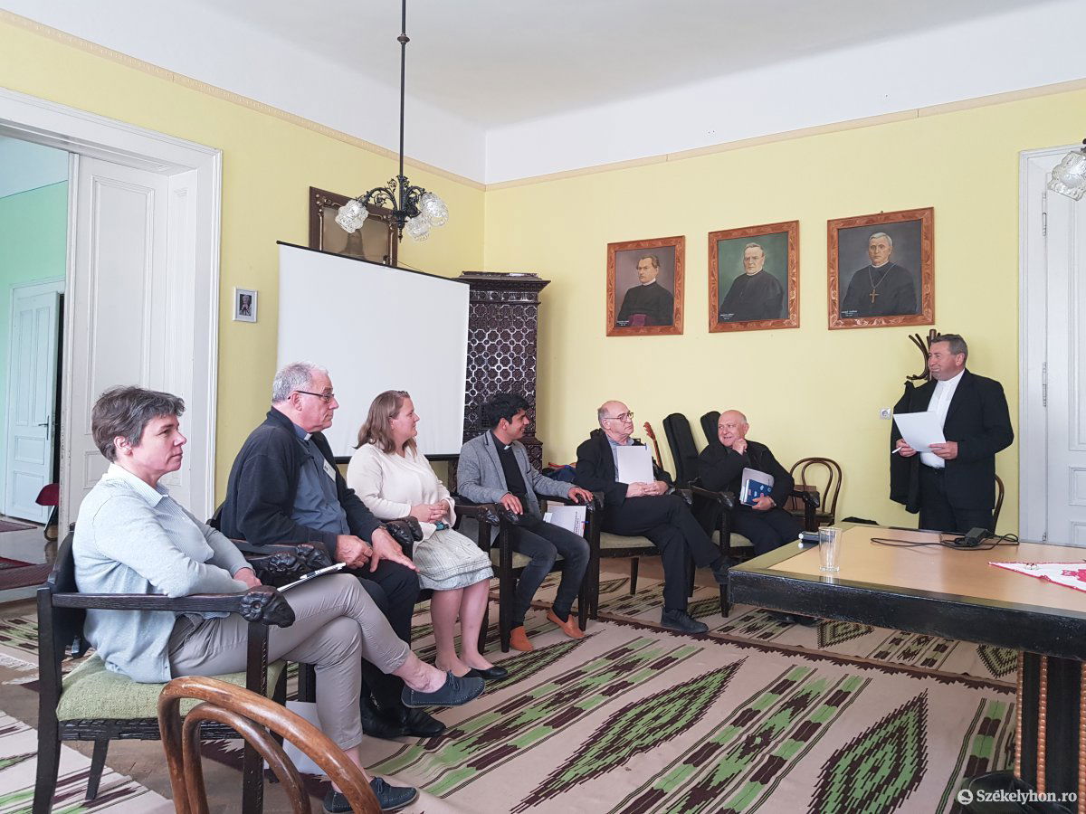 Csak nagyon lassan, lépésről lépésre lehet eredményeket várni – derült ki a konferencián •  Fotó: Gergely Imre