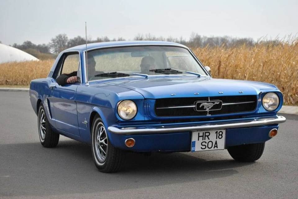 A Garage Petrol Steam „flotta” egyik büszkesége a kék Mustang 