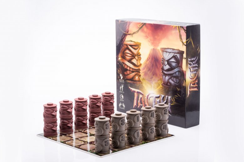 A játék: tíz figura, egy 5x5-ös játékmező és számtalan lépésvariáció 