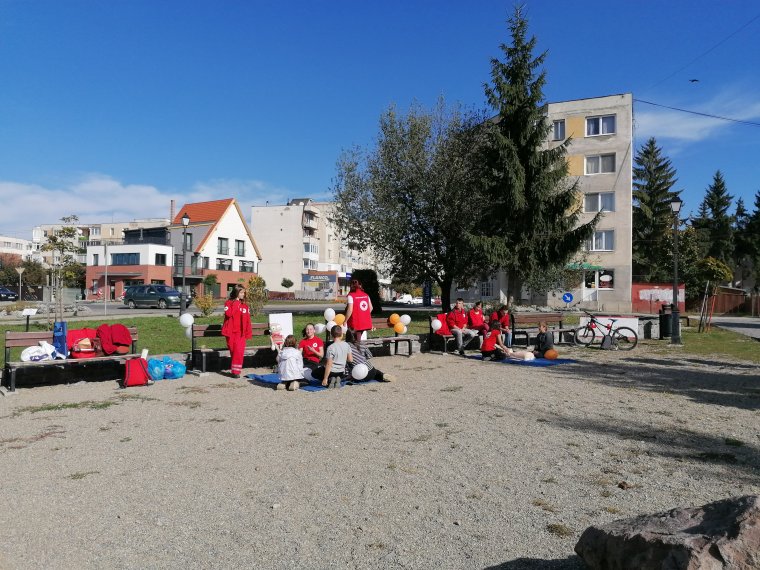 Köztéren mutatkozott be a Gyergyószentmiklósi Vöröskereszt