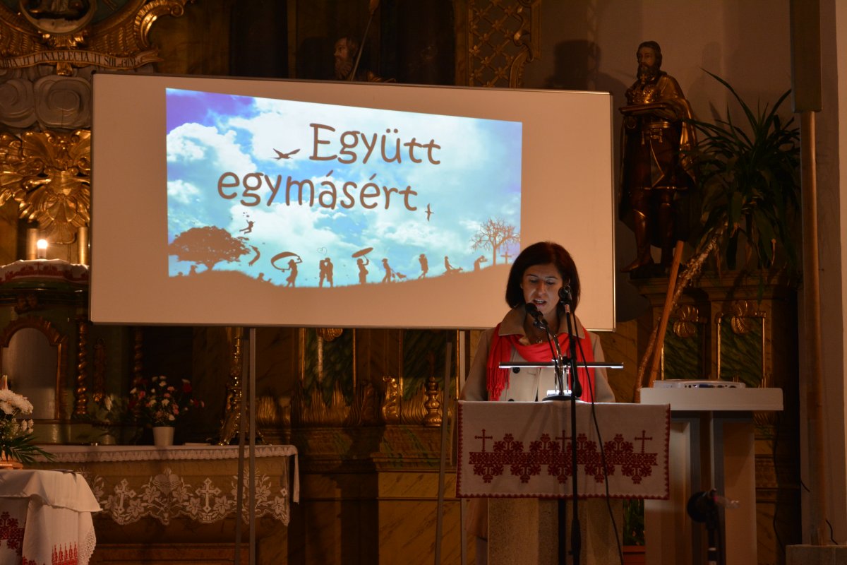 Gereöffy Imola, a szociális osztály vezetője és munkatársai hetente kiszállítják az adománycsomagokat •  Fotó: Barabás Orsolya