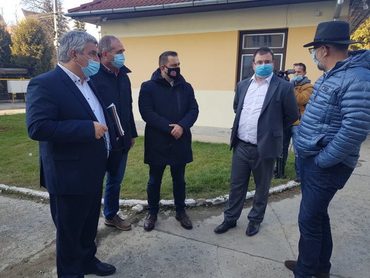 A gyergyószentmiklósi kórháznál tartott terepszemlét Kelemen Hunor