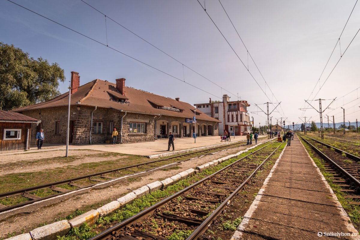 Vesztegelhetünk. 2021-ben összesen 3 487 509 percet, vagyis hat és fél évet késtek a vonatok Romániában •  Fotó: Pinti Attila