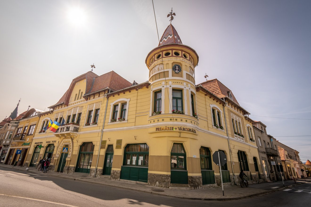 Bérpótlékot kapnak a városháza alkalmazottai a számítógépes sugárzás miatt