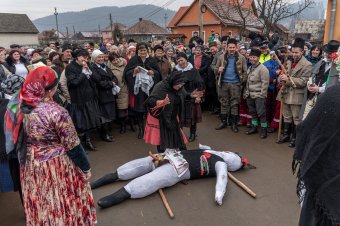 Előadás a gyergyói farsangok történetéről