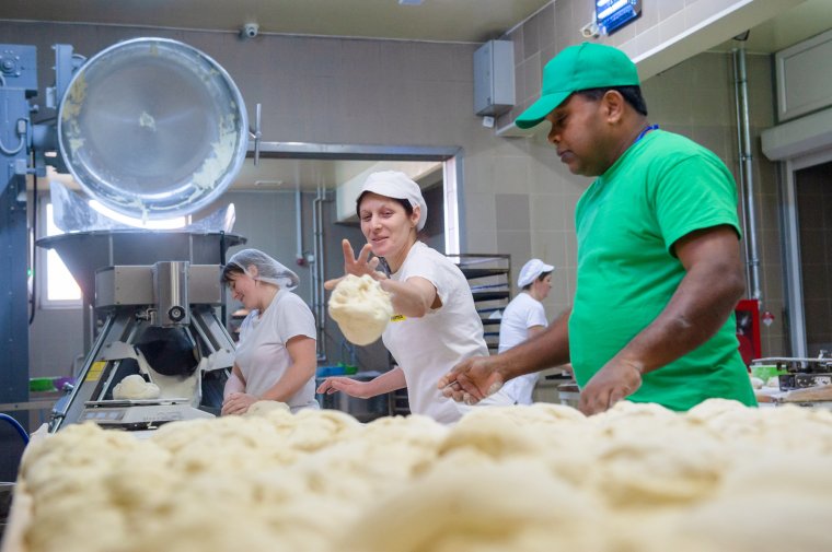 A kenyér egyelőre nem tartja el a ditrói pékséget, de egy alkalmazottat sem küldtek el