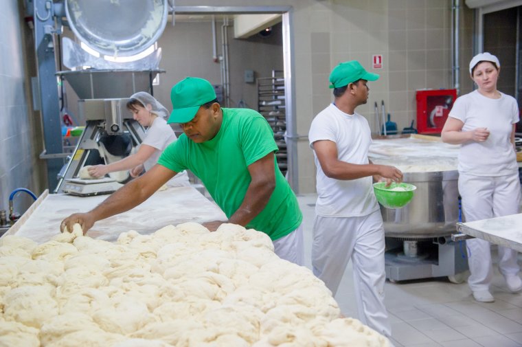 Hazai jelentkezők híján ázsiai vendégmunkásokat foglalkoztatnak a romániai munkáltatók