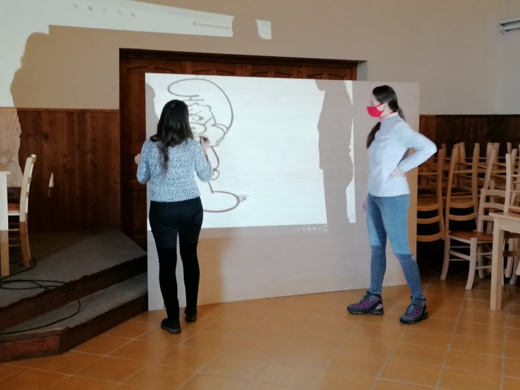 Kalákával díszítik fel Gyergyóditró központját