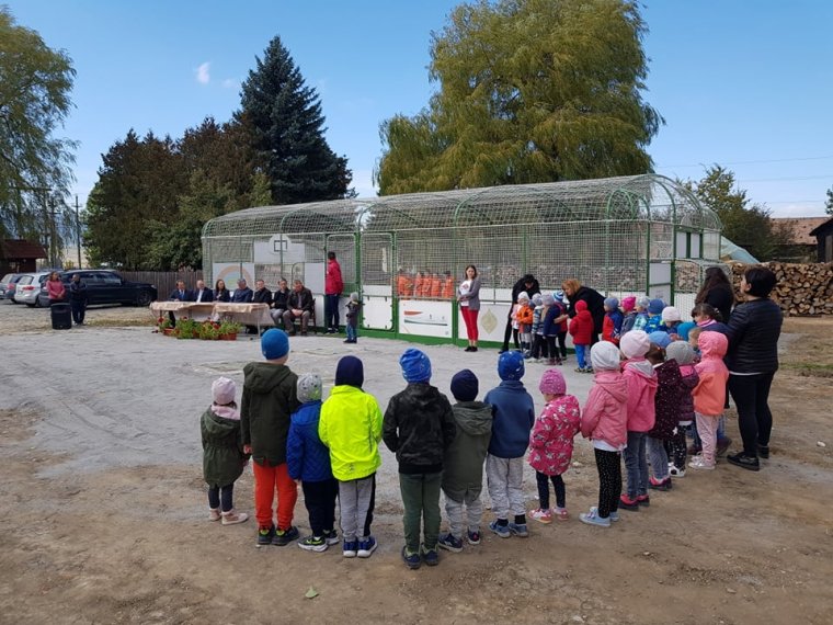 Ovisportpályát kaptak a gyergyóújfalusi gyerekek is