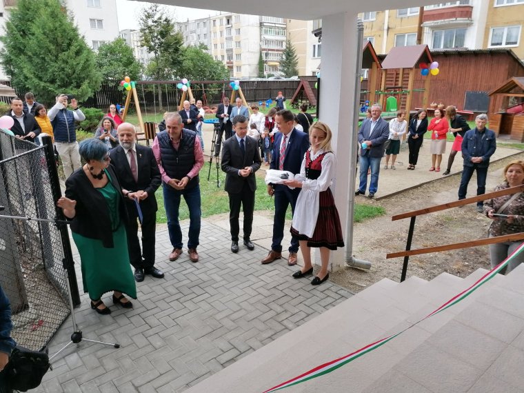 Átadták a felújított gyergyószentmiklósi Pitypang óvodát