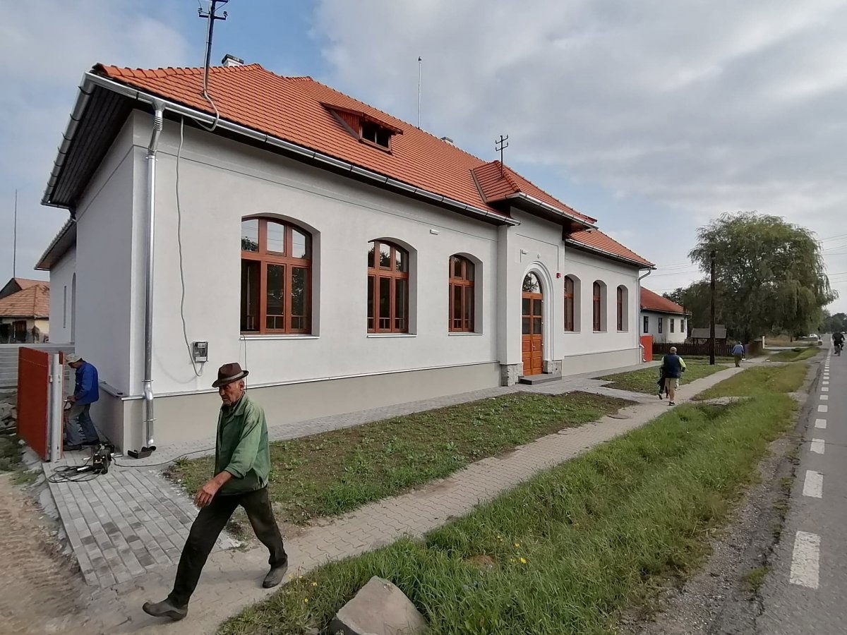 A felújított borzonti iskola. Archív •  Fotó: Hegyi Zsuzsanna
