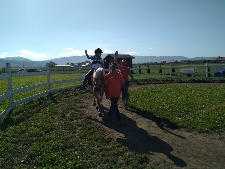 Lovas foglalkozásokkal fejlesztik a gyerekeket