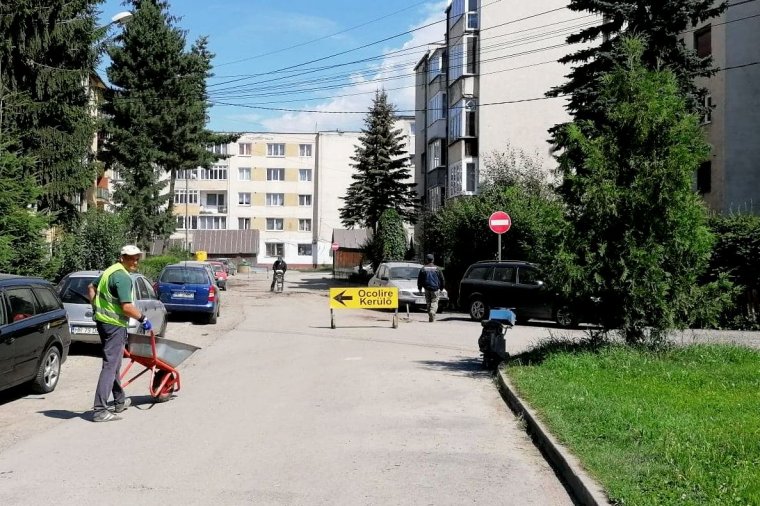 Olcsóbban tüntetik el a gödröket Gyergyószentmiklóson az új géppel