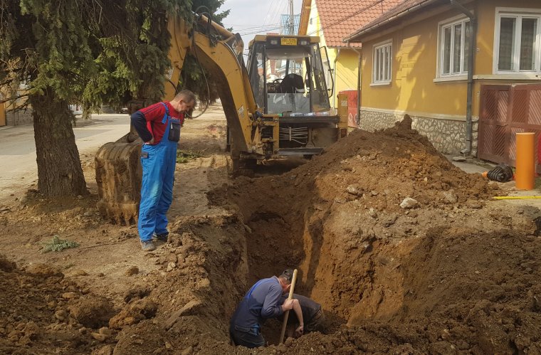 A háztartásokat csatlakoztatják rá a csatornahálózatra