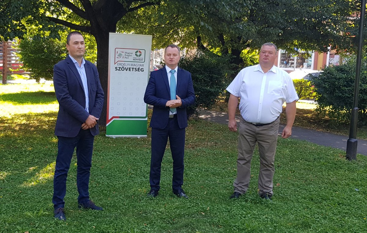 Sorra mutatja be polgármesterjelöltjeit az Erdélyi Magyar Szövetség •  Fotó: Gergely Imre