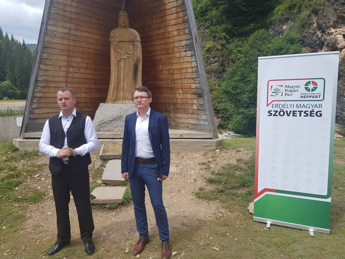 Mezei János (balról) és Csomortányi István: már biztos, hogy az EMSZ részt vesz a választásokon •  Fotó: Gergely Imre