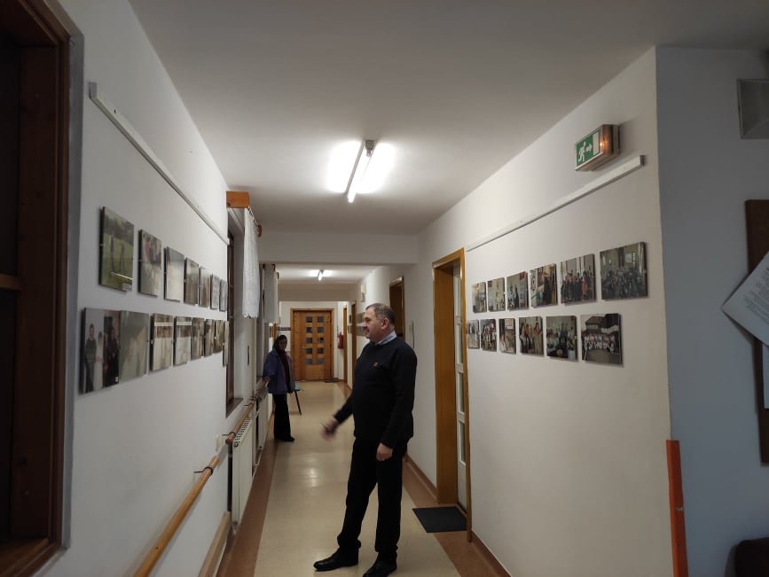 Magyari Vencel igazgató szívesen idézi fel a 25 év emlékezetes pillanatait •  Fotó: Barabás Orsolya