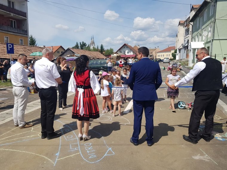 Az ünnepség, amin a románajkú, diaszpóráért felelős államtitkár székelyruhában jelent meg