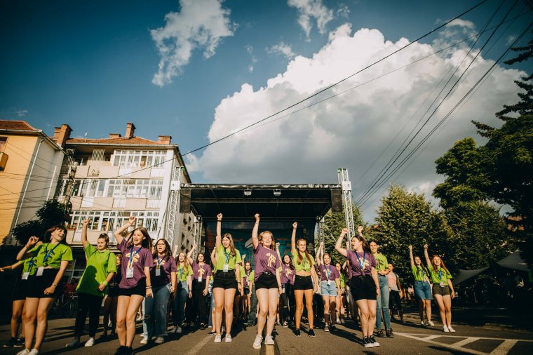 Egyfeszt: ne ülj otthon!