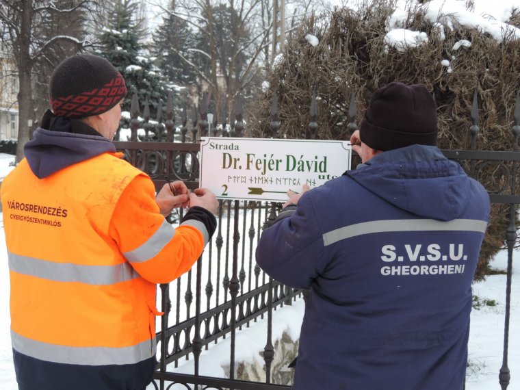 Új utcanévtáblákat helyeztek ki Gyergyószentmiklóson