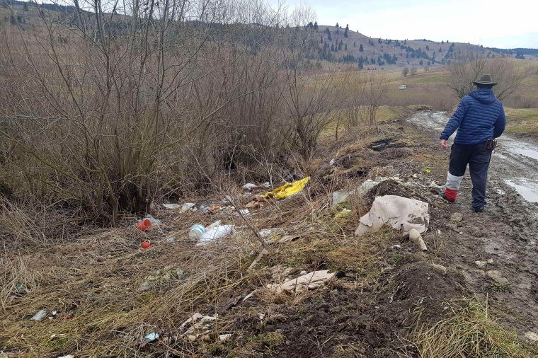 Kibújt a hó alól a szemét – és egy javaslat is a megoldásra