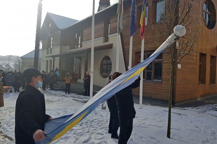 Az EMSZ társelnöke azt kéri a polgármesterektől hogy tűzzék ki máshová a levont zászlókat