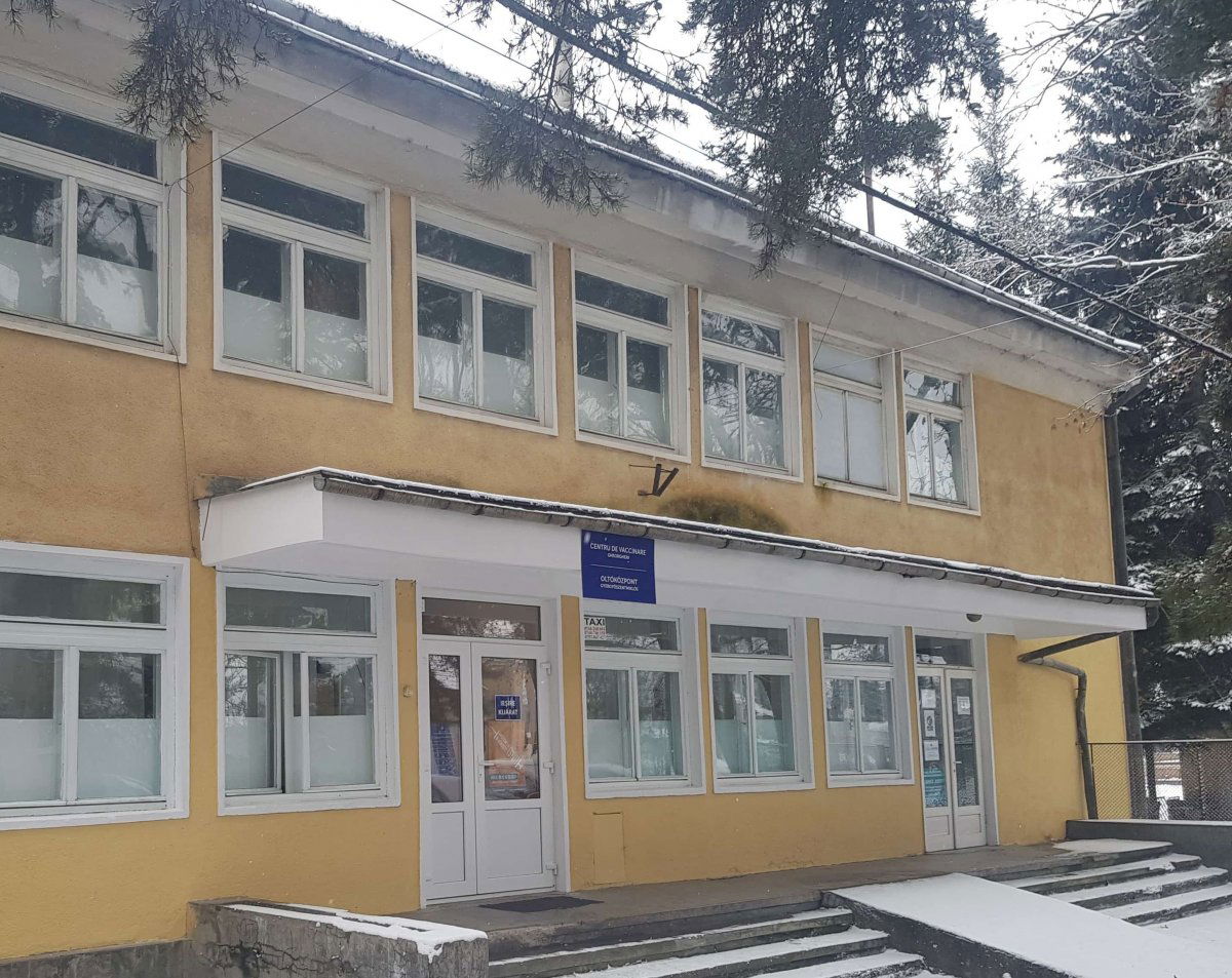 Megnyílt a gyergyószentmiklósi oltóközpont hétfőn •  Fotó: Gergely Imre