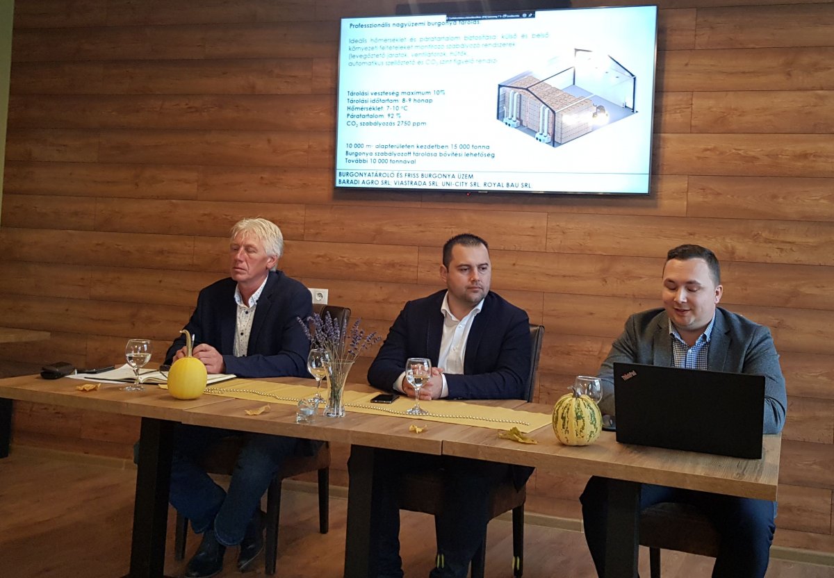 A beruházások részleteit és a terveket ismertette Romfeld Zsolt, Barti Tihamér és Kari András •  Fotó: Gergely Imre