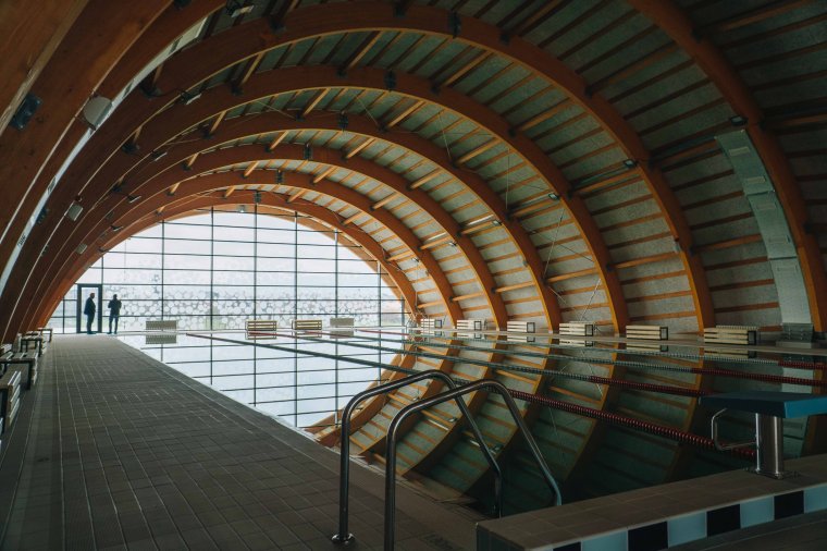 Két uszoda is készül Gyergyószéken: egyikben már úszni is lehetne, a másik kivitelezése ütemterv szerint halad