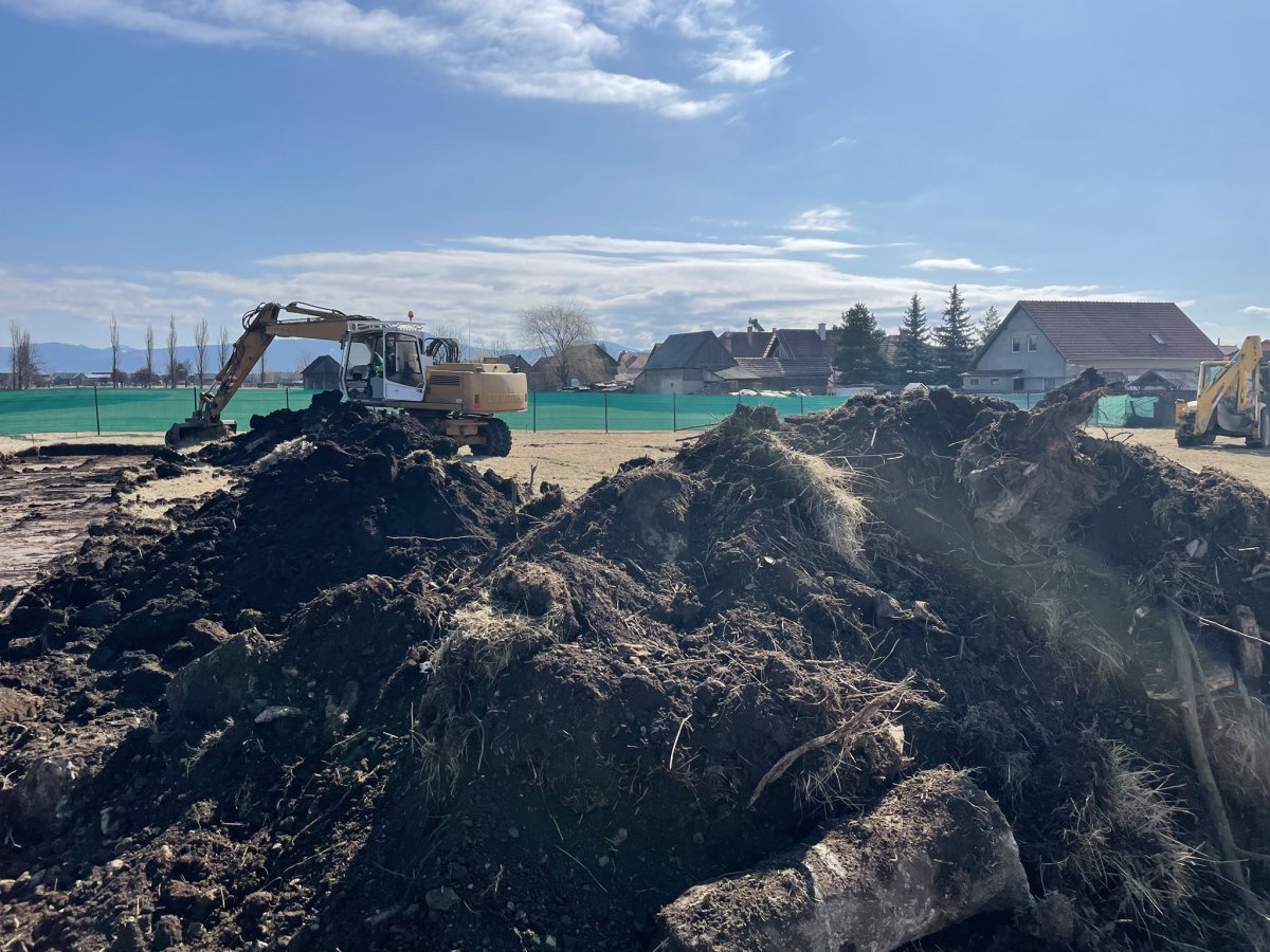 Sportcsarnok épül Gyergyóalfaluban •  Fotó: Gyergyóalfalu önkormányzata