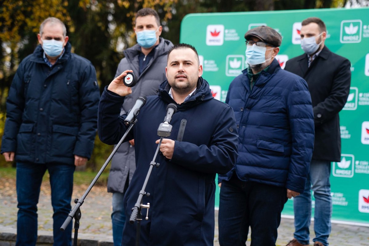 Barti Tihamér (középen), az RMDSZ egyik korábbi kampányeseményén. Archív •  Fotó: Barti Tihamér Facebook oldala