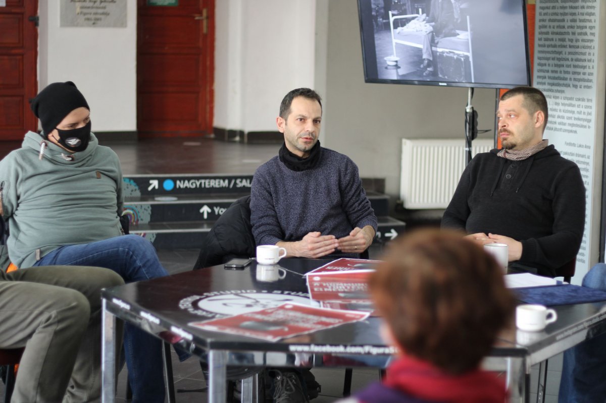 •  Fotó: Kozma Péter, Figura Stúdió Színház