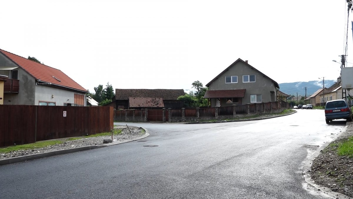 A Halászok utcát sikerült leaszfaltozni... &bullet;  Fotó: Suciu Cristian
