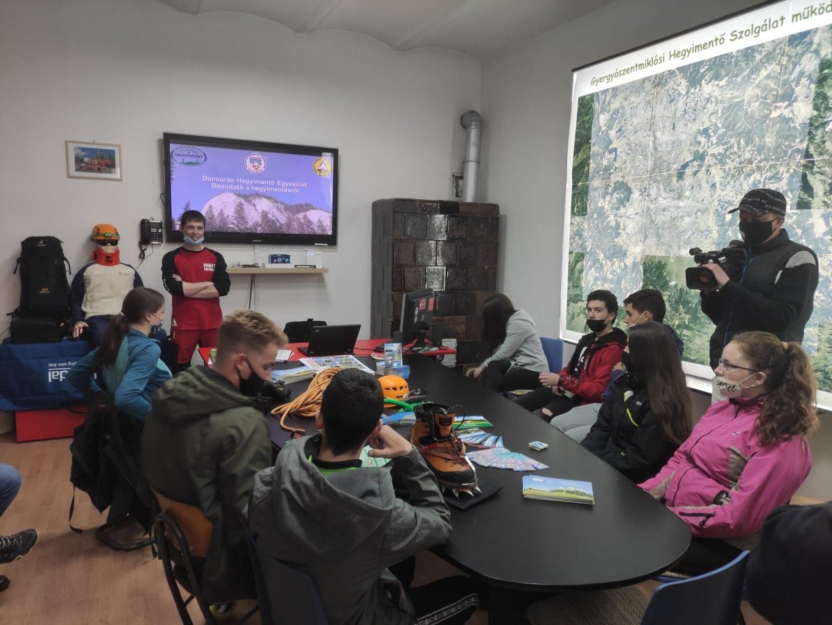 Részletes tájékoztatást kaptak a hegyimentők tevékenységéről. &bullet;  Fotó: Barabás Orsolya