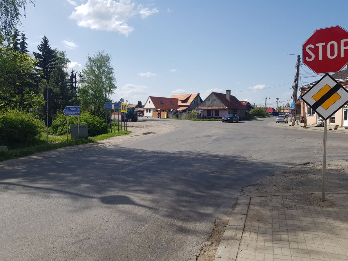 Körforgalmat építenek az országút és megyei út gyergyóalfalvi kereszteződésénél •  Fotó: Gergely Imre