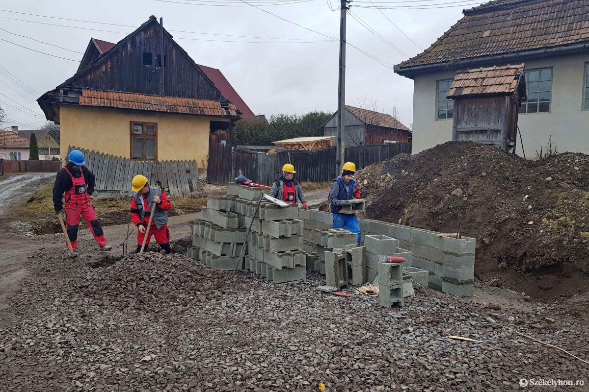 A cég ditrói munkapontján dolgozók is elmondták, örülnek a változtatásnak •  Fotó: Gergely Imre