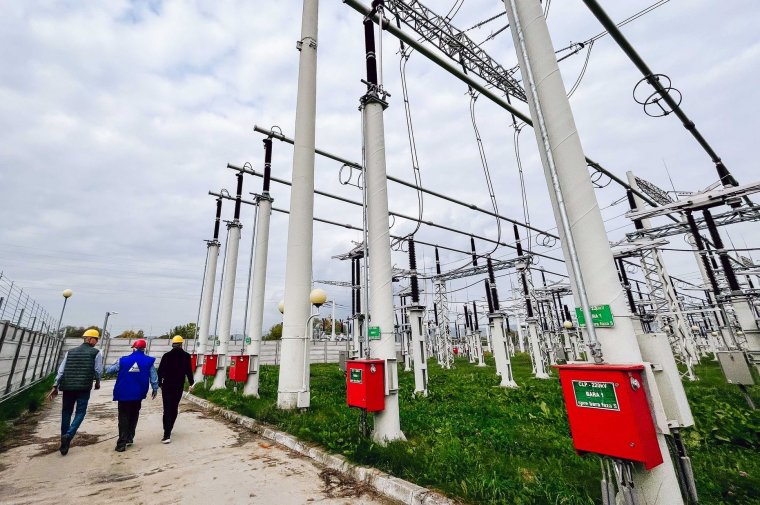 A parlament 2025 áprilisáig korlátozta a villamos energia és a földgáz fogyasztói árát