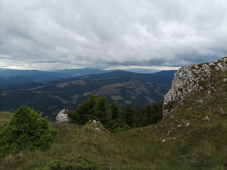 Komposzttoalettel, hegyi menedékek felújításával szolgálják ki a turistákat