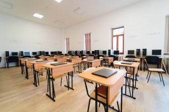Az iskoláknak be kell pótolniuk kettőt a kormány által idénre elfogadott három plusz szabadnapból
