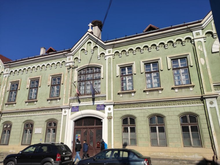 Zarándoklat-idegenvezetést, de manikűr-pedikűrözést is lehet tanulni ebben a tanintézetben