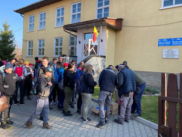 A turisták által hagyott szemetet is összeszedték a gyergyóalfalvi iskolások