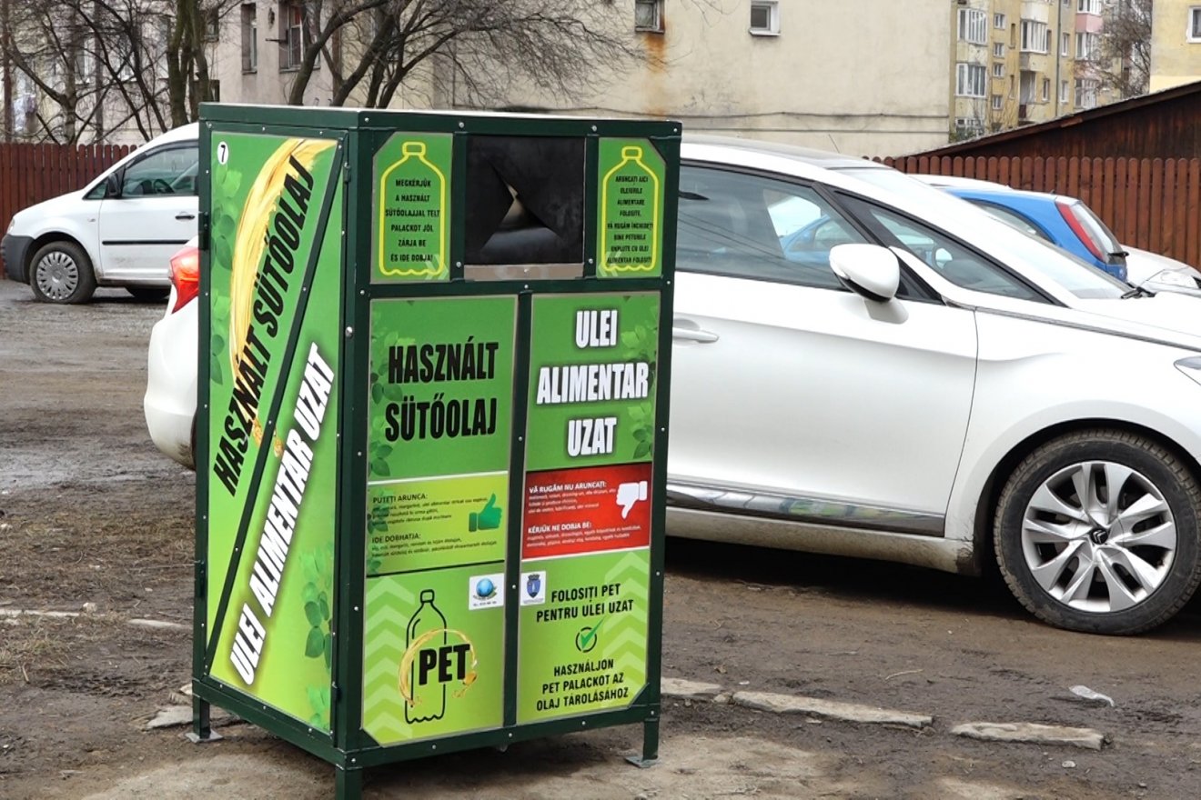 Az egyik étolaj-gyűjtőpont Gyergyószentmiklóson •  Fotó: Bagi József